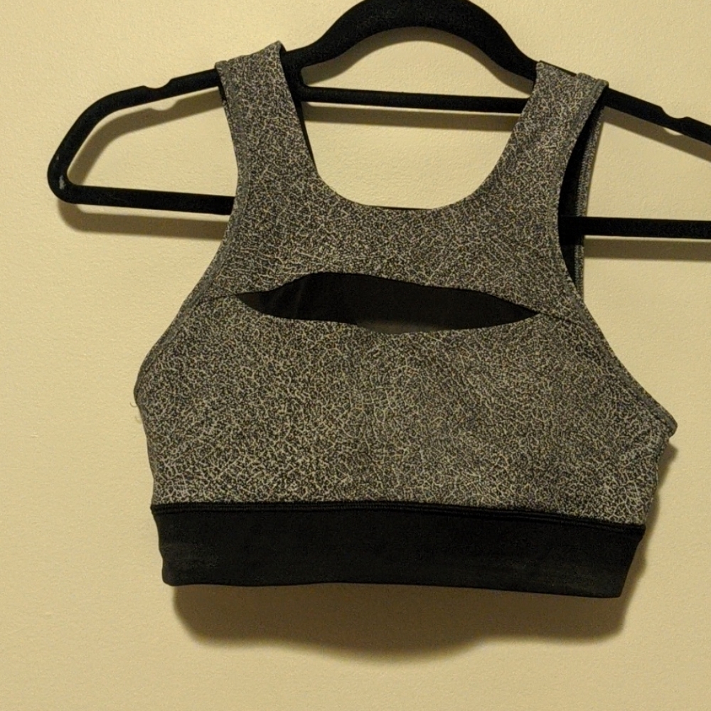 Lululemon sports bra